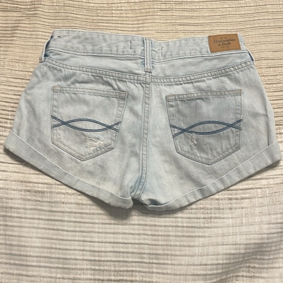 Abercrombie & Fitch (w 25) Denim Shorts. Like New/Great Condition. - Picture 3 of 3